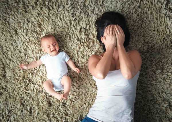 揭秘宝宝摸耳朵的神秘因：四个月大的宝宝何频繁抓耳？